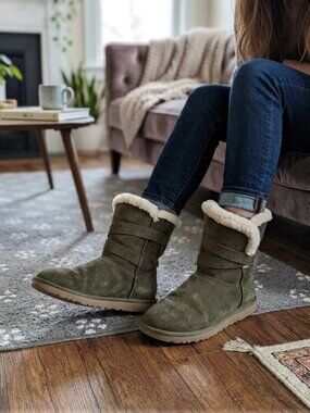 Koolaburra by UGG Delene Short Suede Boots Sz 9
